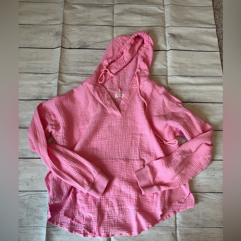 NWOT Women's Pink Lily Lightweight Pullover - Picture 3 of 5